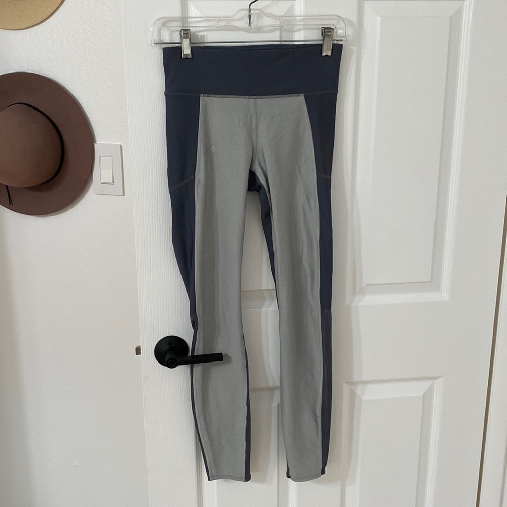 Under armour leggings. Tags have been cut out. Size S. Good condition.
